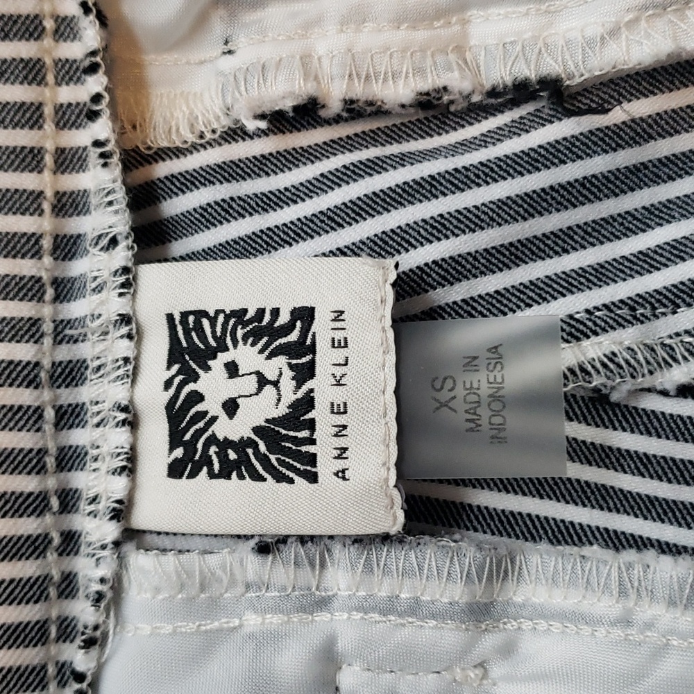 Anne Klein White and Black Striped Skinny Capris XS - Picture 6 of 12